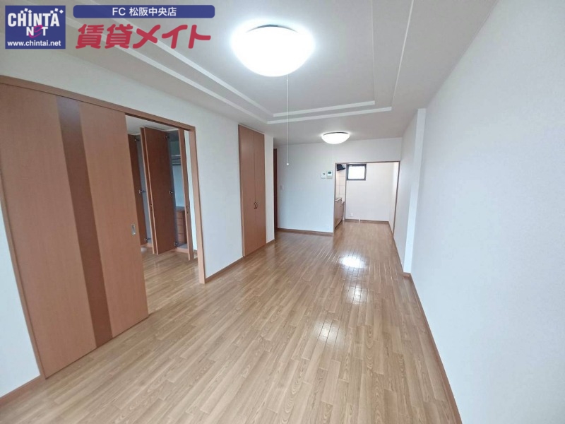 居室・リビング　同物件別室写真