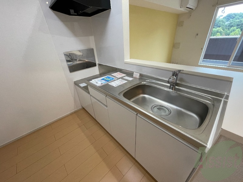 キッチン　カウンターキッチンです。広さも十分でお料理がはかどりますね。