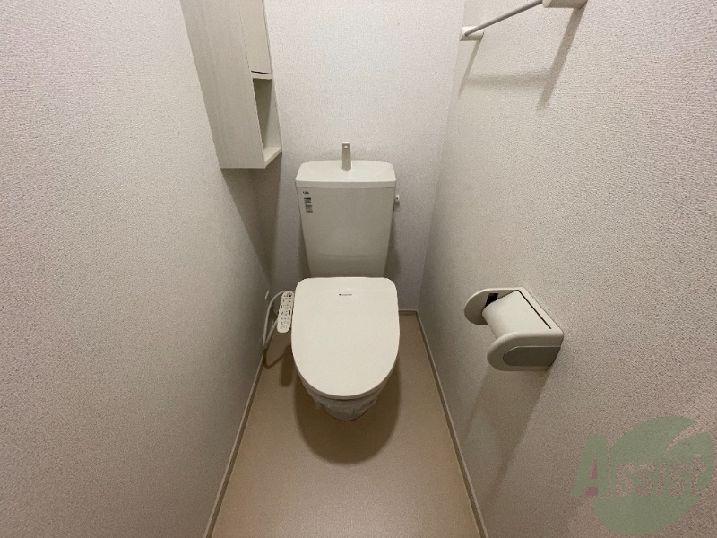 トイレ　嬉しいウォシュレット機能付きです。シャワートイレは便利ですね