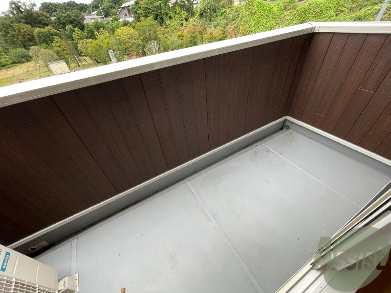 バルコニー　バルコニーは幅もしっかりあって洗濯物がはかどりそうですね。