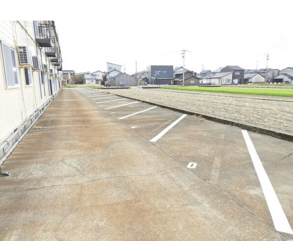駐車場　前駐車場