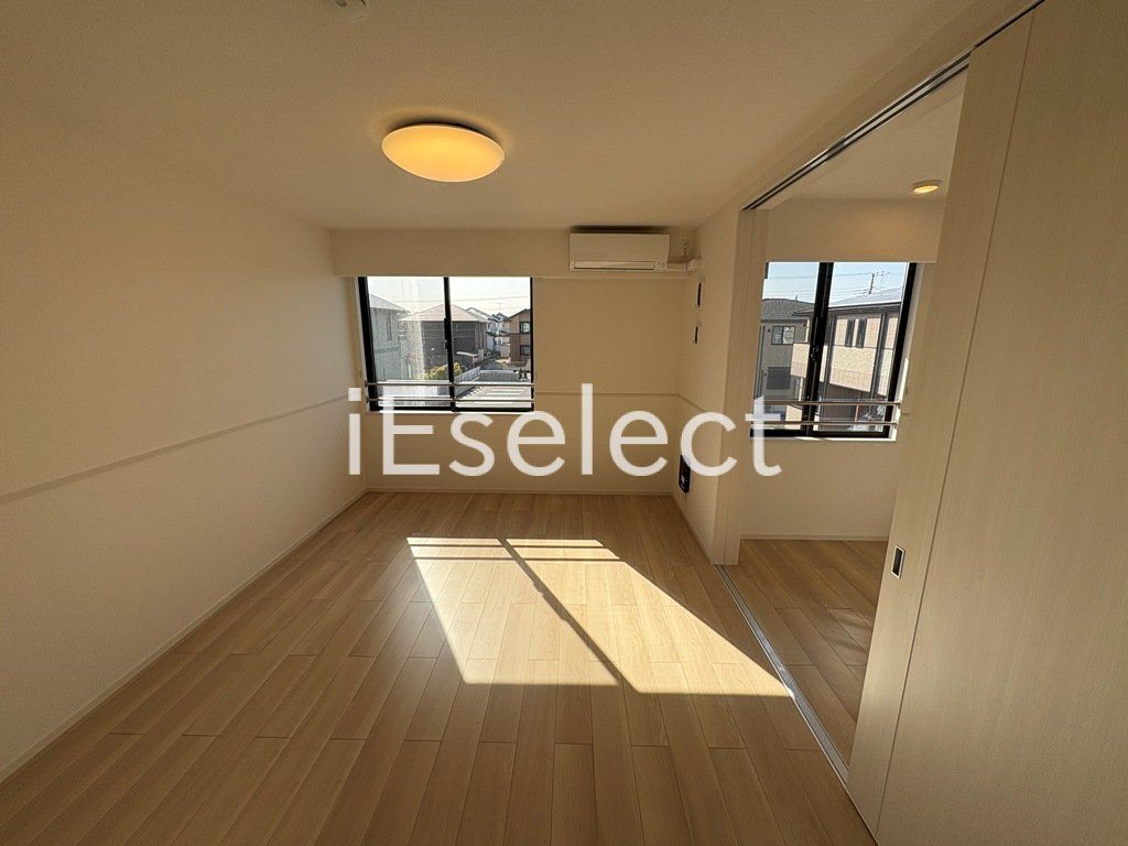 居室・リビング　広々開放的なリビングです♪