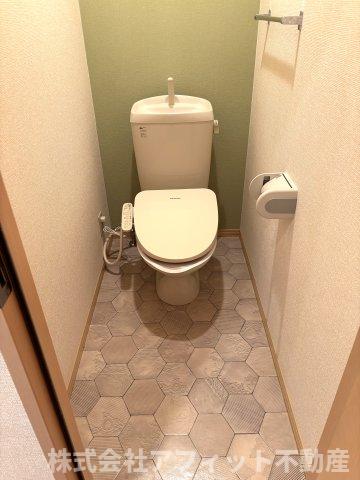 トイレ　温水洗浄暖房便座