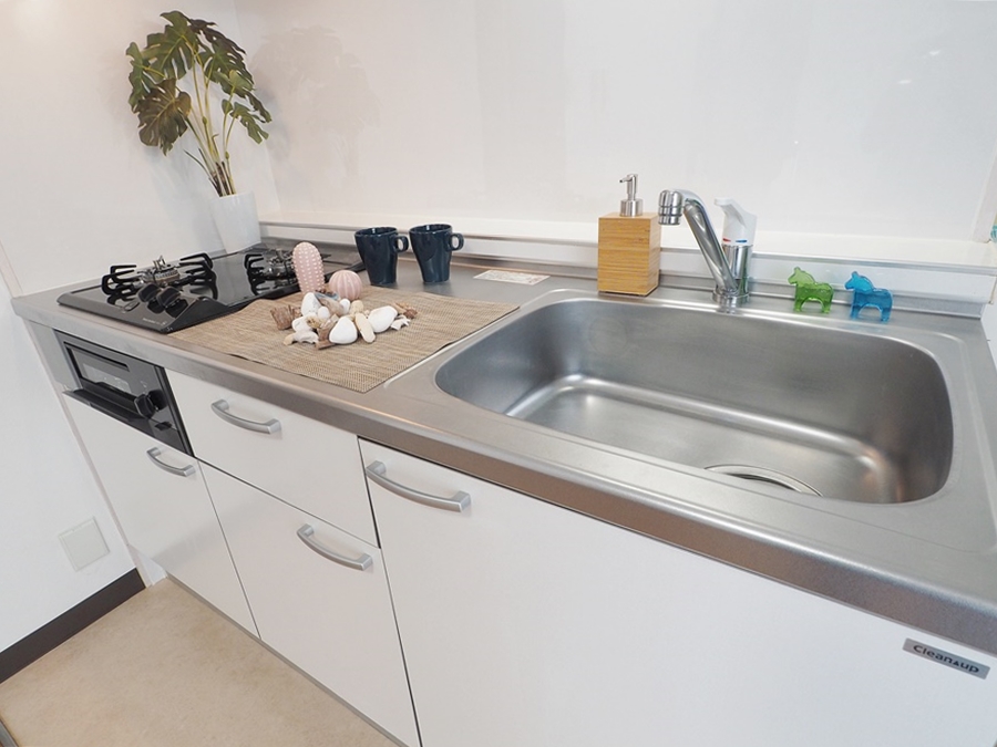 キッチン　2口ガスコンロでグリル付き！調理スペースも収納も確保できます