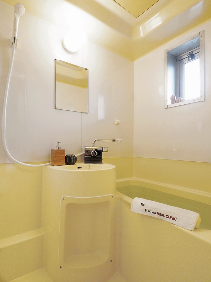 バス・シャワールーム　浴室内に窓あり！