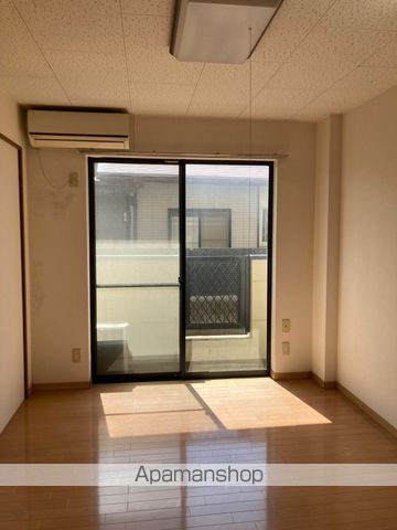 メゾン花野の居間写真