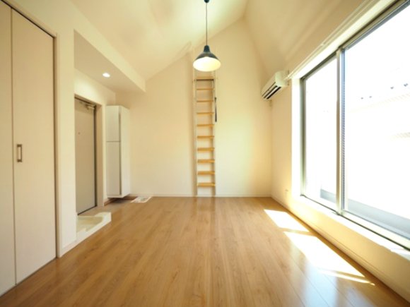 居室・リビング　明るい居室