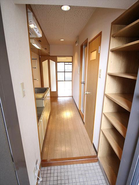 玄関　松山市萱町　カドタパレス　玄関