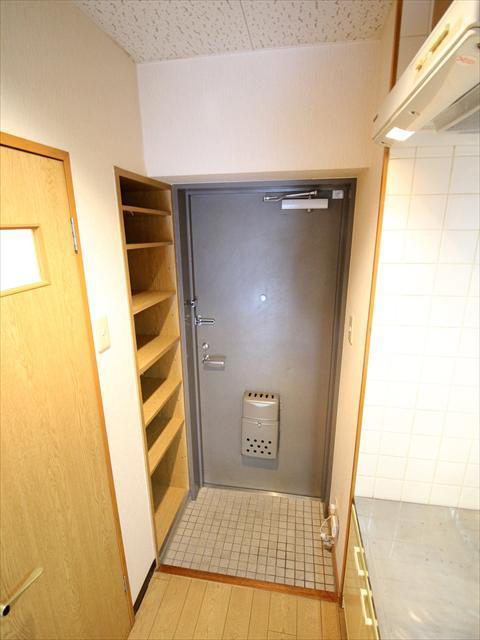 その他　松山市萱町　カドタパレス　玄関