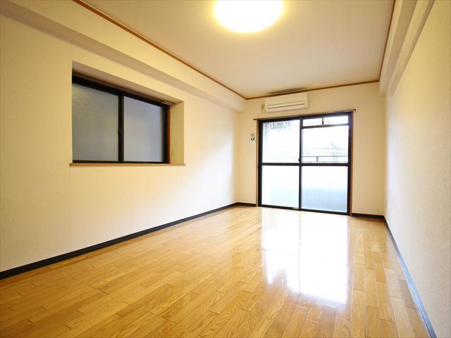 居室・リビング　松山市萱町　カドタパレス　リビング