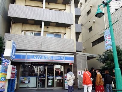 コンビニ　ローソン 新大久保店（コンビニ）まで571m