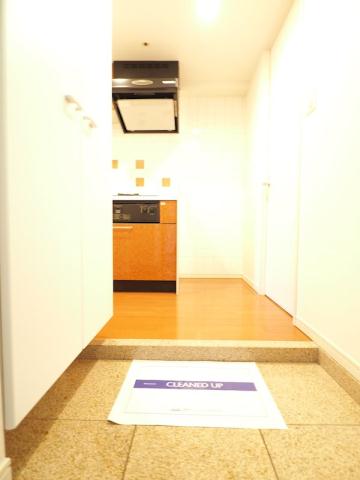 玄関　※別部屋の参考写真です。