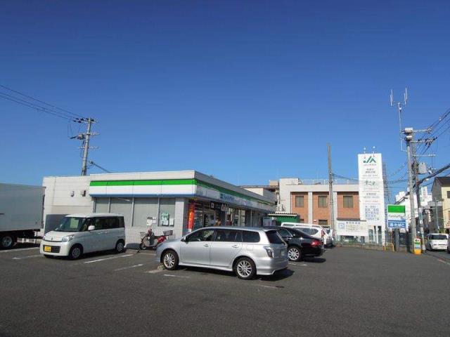 コンビニ　ファミリーマート（コンビニ）まで889m