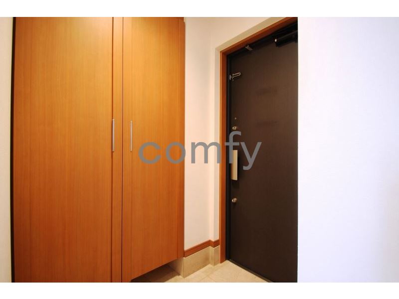 玄関　ダブルロックの玄関ドア