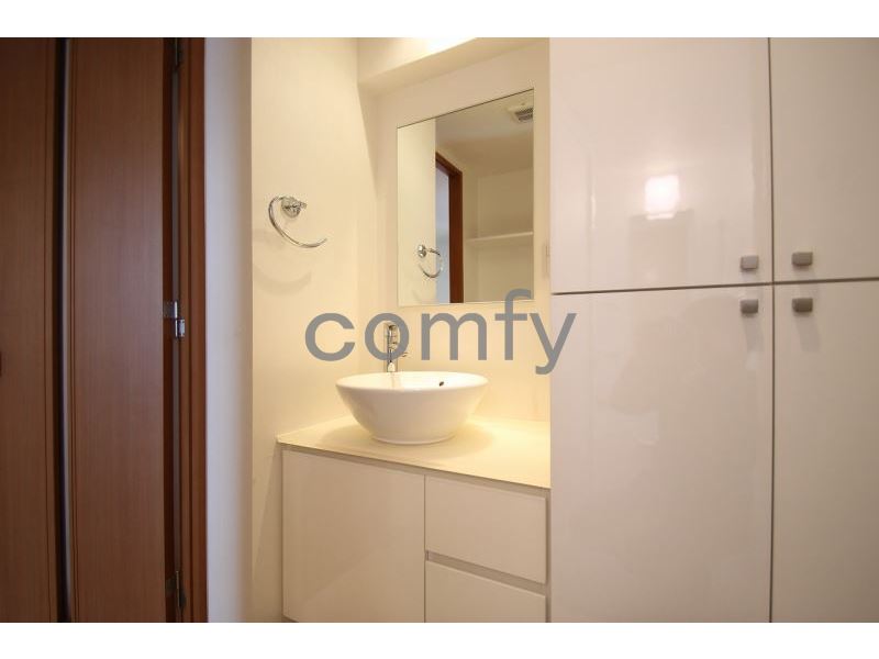 洗面設備　お洒落なパウダールーム