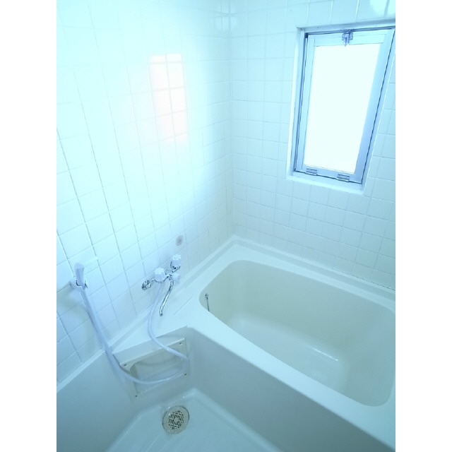 バス・シャワールーム　浴室窓有り♪