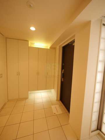 玄関　ガーネットコート四谷