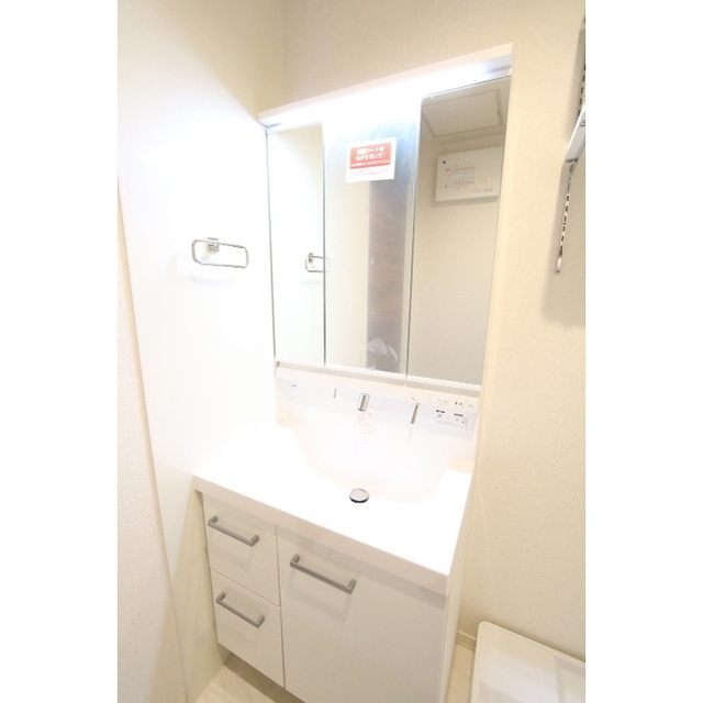 洗面設備　三面鏡付き独立洗面台♪