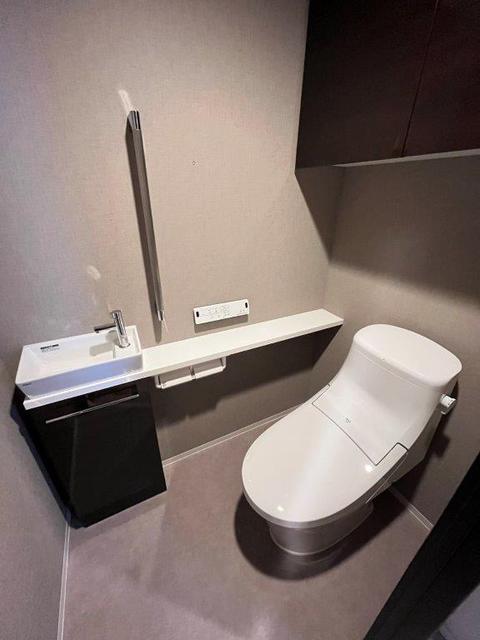 トイレ　手洗いカウンター付トイレ
