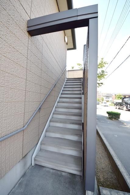 その他共有部分　★二階へ上がる階段です★