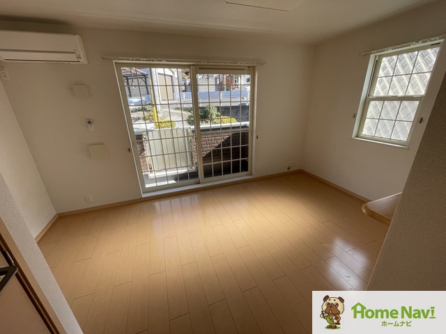 居室・リビング　明るいＬＤＫ11帖。エアコン付き。