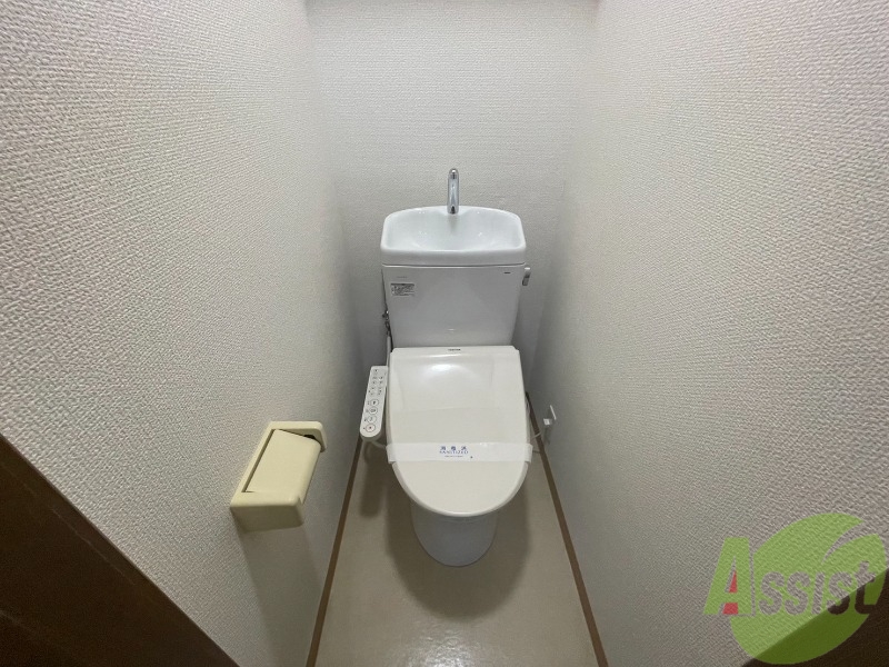 トイレ　温水洗浄便座付きのトイレは、使用しやすくうれしいですね。