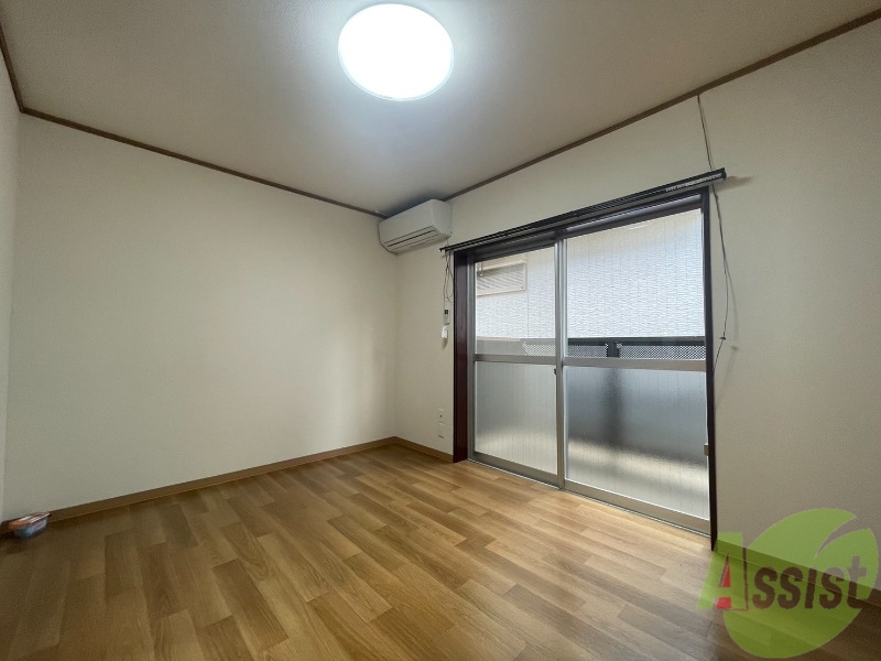 居室・リビング　広々として、家具関係も問題なく置けそうですね。