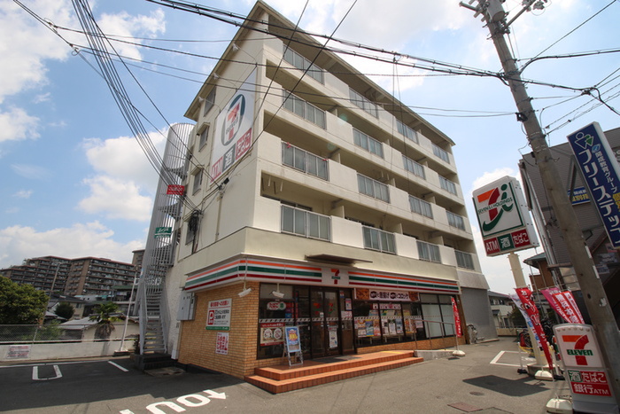 コンビニ　コンビニ（コンビニ）まで1300m