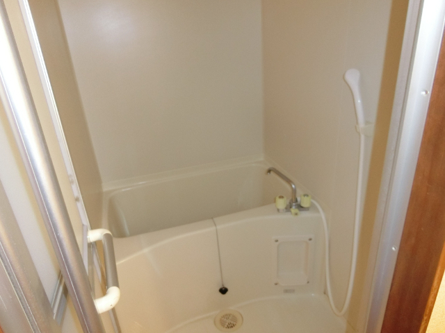 バス・シャワールーム　同型の部屋の写真を使用しております。