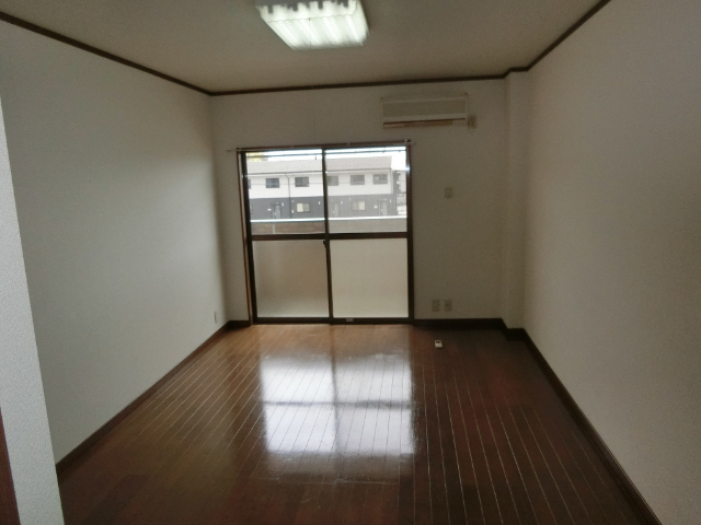 居室・リビング　同型の部屋の写真を使用しております。