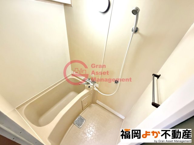 バス・シャワールーム　コンパクトで使いやすいお風呂です