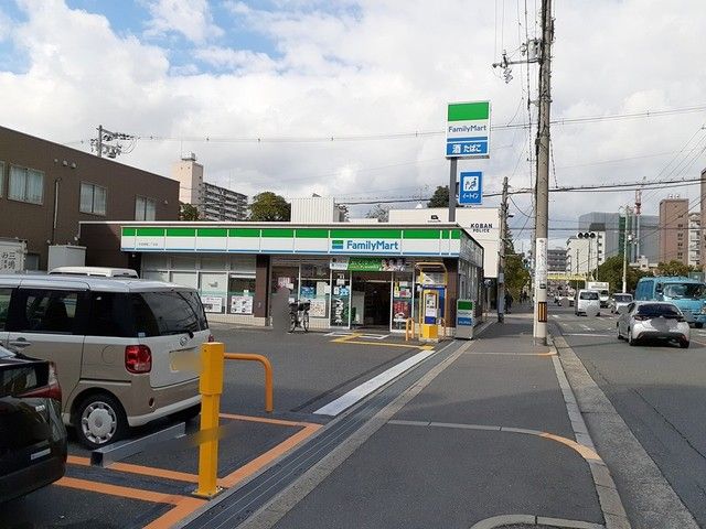コンビニ　ファミリーマート中加賀屋店（コンビニ）まで201m