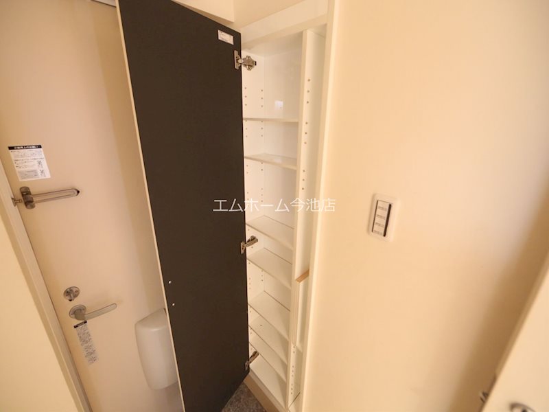 玄関　玄関　シューズボックス（収納充実してます）