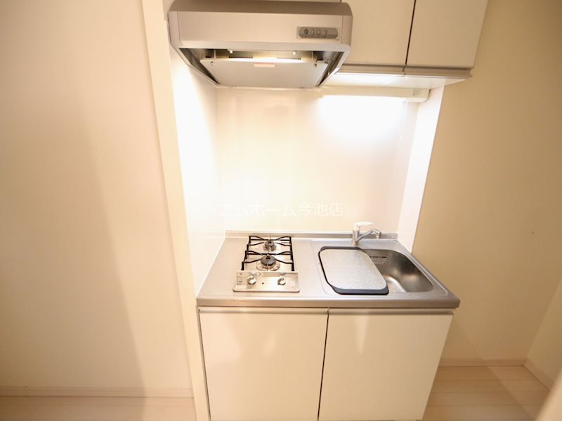 キッチン　システムキッチン　（ガス2口コンロ付）