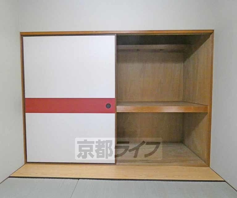 収納　かなり大きな収納付いてます。