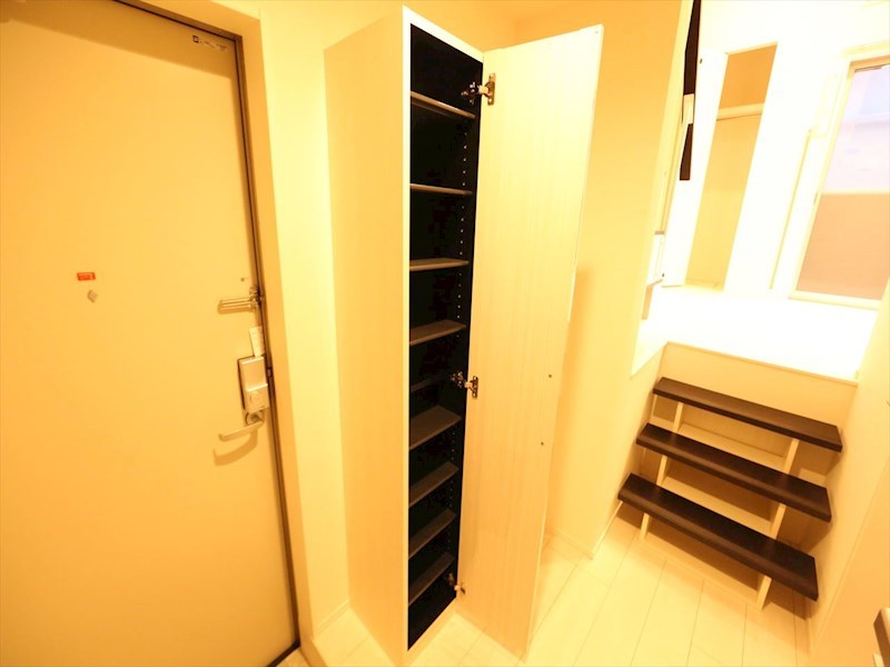 玄関　玄関　シューズボックス付（収納充実してます）　同仕様写真