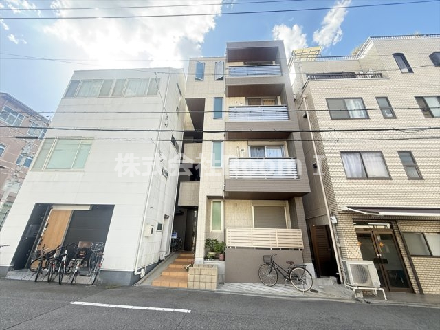 建物外観　ゆとりのあるロビーです