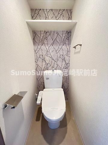 トイレ　落ち着いた色調のトイレです