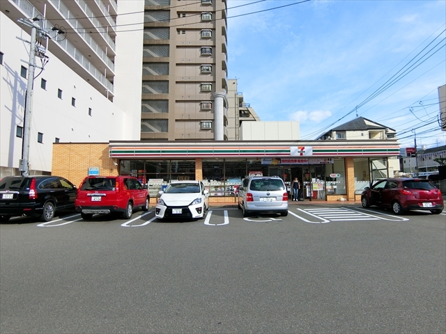コンビニ　セブンイレブン福岡唐人町駅前店（コンビニ）まで300m