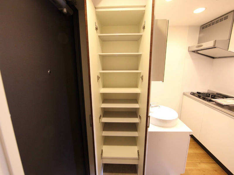 玄関　玄関　シューズボックス付（収納充実してます）