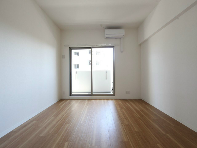 バルコニー　洋室7.5帖　エアコン完備　南面バルコニー