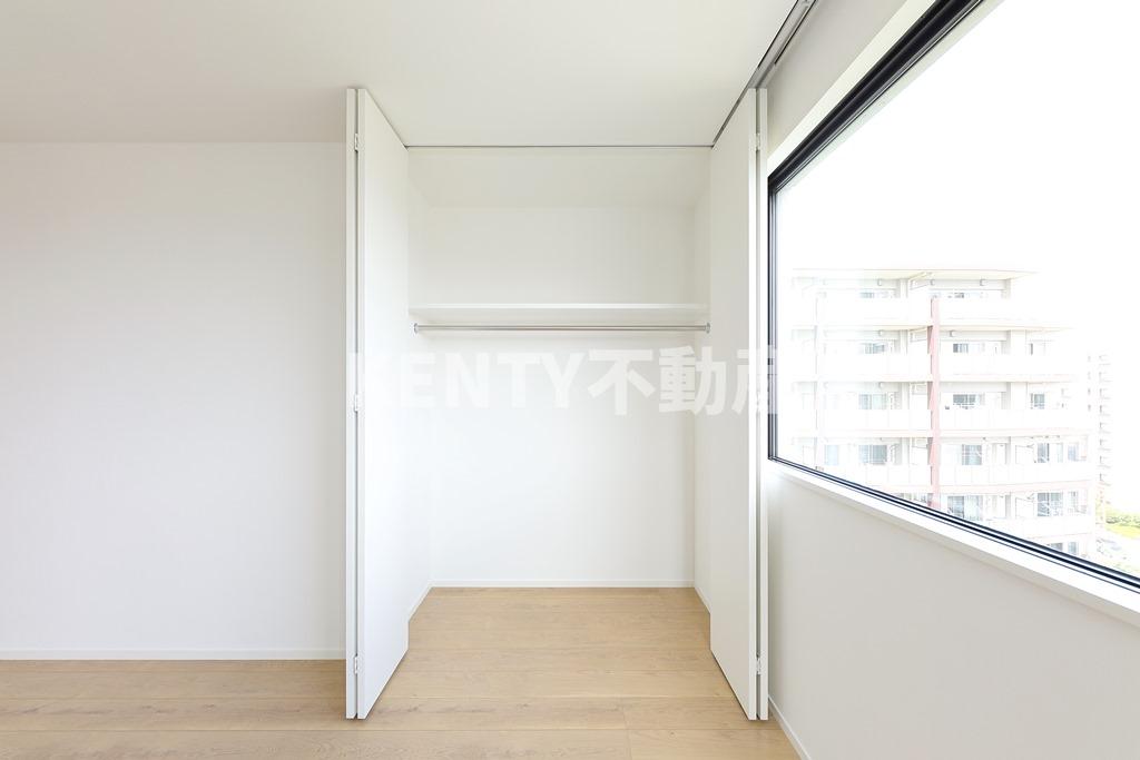 その他部屋・スペース　開放的な寝室です