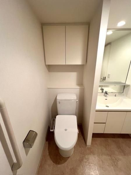 トイレ　※同タイプ部屋画像参照