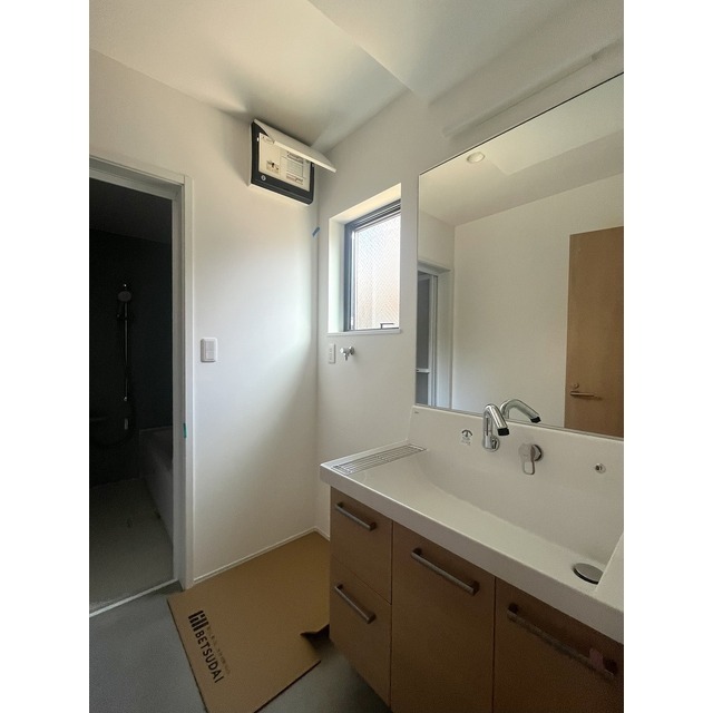 洗面設備　反転タイプII号室の写真となります。