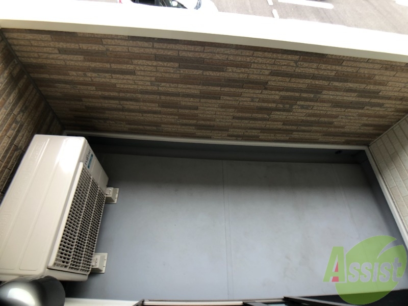 バルコニー　バルコニー。洗濯物がはかどりそうな広さがありますよ。