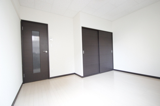 居室・リビング　※他の号室の写真です。