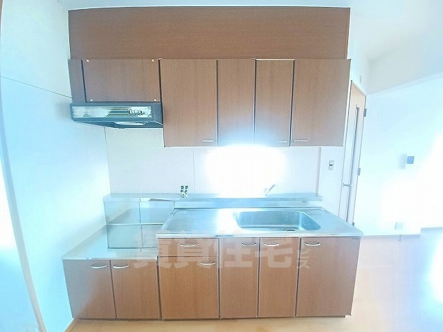 キッチン　同物件別部屋