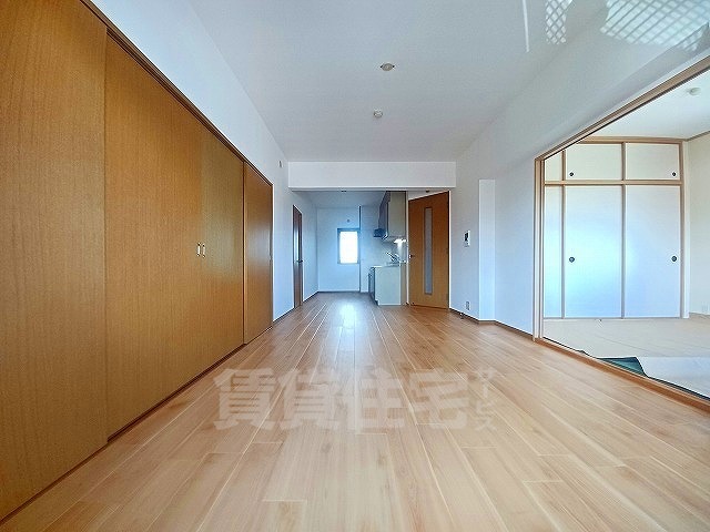 居室・リビング　同物件別部屋