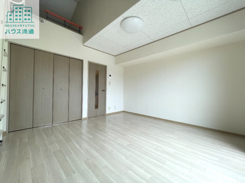 居室・リビング　※別号室写真（反転タイプ）