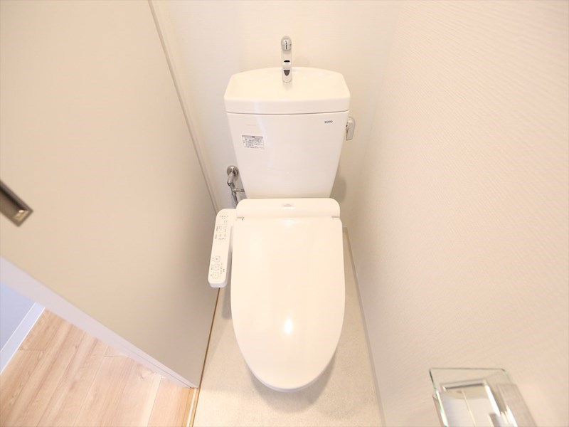 トイレ　温水洗浄暖房便座付トイレ